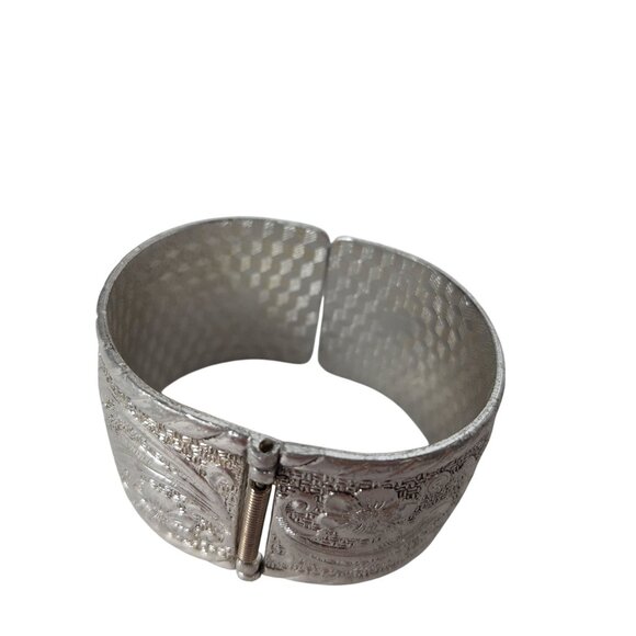 Vintage Wide Engraved Silver Tone Hinged Cuff Bracelet Bangle Statement Western - Picture 2 of 7